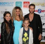 Amsterdam, 3 Juni 2015
Fajah Lourens met haar nieuwe vriend en kinderen