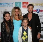 Amsterdam, 3 Juni 2015
Fajah Lourens met haar nieuwe vriend en kinderen