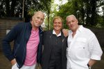Blaricum 14 juni 2015
Rene Froger heeft een surprise feestje voor zijn vrouw Natasja georganiseerd voor haar 50e verjaardag. Het feest vindt plaats in de tuin van hun huis. Charlie Janssen Frank Schmitt met een vrouwelijke collega