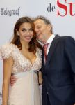 Amsterdam 18 mei 2015
Premiere de surprise van Mike v Diem met in de hoofdrollen Georgina Verbaan en Jeroen v Koningsbrugge. De premiere was in Tuschinski.
