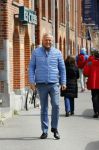 Amsterdam 1 mei 2015
Gordon op weg naar zijn nieuwe koffie restaurant Blushing tegen over het v Gogh museum.
Zijn nieuwe  Blushing komt in het oude pand van Mart Visser.