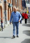 Amsterdam 1 mei 2015
Gordon op weg naar zijn nieuwe koffie restaurant Blushing tegen over het v Gogh museum.
Zijn nieuwe  Blushing komt in het oude pand van Mart Visser.