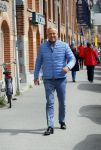 Amsterdam 1 mei 2015
Gordon op weg naar zijn nieuwe koffie restaurant Blushing tegen over het v Gogh museum.
Zijn nieuwe  Blushing komt in het oude pand van Mart Visser.