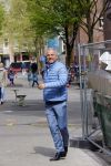 Amsterdam 1 mei 2015
Gordon op weg naar zijn nieuwe koffie restaurant Blushing tegen over het v Gogh museum.
Zijn nieuwe  Blushing komt in het oude pand van Mart Visser.