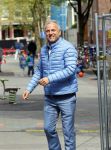 Amsterdam 1 mei 2015
Gordon op weg naar zijn nieuwe koffie restaurant Blushing tegen over het v Gogh museum.
Zijn nieuwe  Blushing komt in het oude pand van Mart Visser.