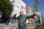 Amsterdam 7 mei 2015
Gordon in en voor zijn nieuwe zaak. De tweede Blushing wordt medio juni geopend. Hij komt in het oude pand van Mart Visser tegen over het v Gogh Museum. Gordon krijgt ook een groot terras aan de zijkant. Fietsen moeten verwijdert worden.