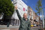 Amsterdam 7 mei 2015
Gordon in en voor zijn nieuwe zaak. De tweede Blushing wordt medio juni geopend. Hij komt in het oude pand van Mart Visser tegen over het v Gogh Museum. Gordon krijgt ook een groot terras aan de zijkant. Fietsen moeten verwijdert worden.