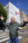 Amsterdam 7 mei 2015
Gordon in en voor zijn nieuwe zaak. De tweede Blushing wordt medio juni geopend. Hij komt in het oude pand van Mart Visser tegen over het v Gogh Museum. Gordon krijgt ook een groot terras aan de zijkant. Fietsen moeten verwijdert worden.