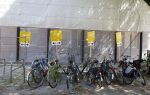 Amsterdam 7 mei 2015
Gordon in en voor zijn nieuwe zaak. De tweede Blushing wordt medio juni geopend. Hij komt in het oude pand van Mart Visser tegen over het v Gogh Museum. Gordon krijgt ook een groot terras aan de zijkant. Fietsen moeten verwijdert worden.