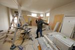 Amsterdam 7 mei 2015
Gordon in en voor zijn nieuwe zaak. De tweede Blushing wordt medio juni geopend. Hij komt in het oude pand van Mart Visser tegen over het v Gogh Museum. Gordon krijgt ook een groot terras aan de zijkant. Fietsen moeten verwijdert worden.