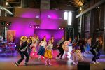 Amsterdam 8 mei 2015  
Albert Verlinde presenteert de cast van Grease met oaTim Douwsma , Vajen van den Bosch Rene v Kooten Tommie Christiaan en Mylene d'Anjou.
De presentatie is bij de westergasfabriek.
