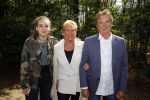 Hilversum 1 mei 2015
Boek presentatie van LUV. Marga Scheide en Jose Hoebee zijn aanwezig in de wisseloord studio's.
Peter Boonstra is de maker van het boek.
Hans v Hemert met dochter Hannah v Hemert en vriendin