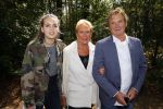 Hilversum 1 mei 2015
Boek presentatie van LUV. Marga Scheide en Jose Hoebee zijn aanwezig in de wisseloord studio's.
Peter Boonstra is de maker van het boek.
Hans v Hemert met dochter Hannah v Hemert en vriendin