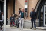 Amsterdam 17 mei 2015
Amanda Beekman en haar vriend Harrie Kolen gaan ijsje eten met Yasmijn Michelle en Achilles Krabbe en met Kees en Marja Beekman (ouders)