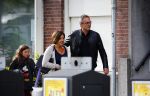 Amsterdam 17 mei 2015
Amanda Beekman en haar vriend Harrie Kolen gaan ijsje eten met Yasmijn Michelle en Achilles Krabbe en met Kees en Marja Beekman (ouders)