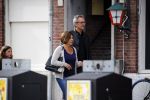 Amsterdam 17 mei 2015
Amanda Beekman en haar vriend Harrie Kolen gaan ijsje eten met Yasmijn Michelle en Achilles Krabbe en met Kees en Marja Beekman (ouders)
