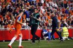 Amsterdam  5 juni 2015
Nederland-USA 3-4 in de arena. Max Smulders mag met Memphis Depay het veld oplopen.
Ivo Borkus loopt met steadycam op het veld.