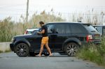 ibiza 4 juni 2015
Jeroen Kool arriveert in zijn Range Rover bij het appartement van Estelle Cruijff.