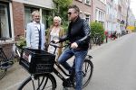 Amsterdam 8 juni 2015
Boekpresentatie Boek Danielle Oonk van t Schip in Yogacentrum Amsterdam.
Johnny de Mol op de fiets