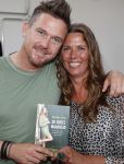 Amsterdam 8 juni 2015
Boekpresentatie Boek Danielle Oonk van t Schip in Yogacentrum Amsterdam. Danielle met broer  Johnny de Mol