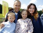 Amsterdam 10 juni 2015
Premiere Apenstreken bij kinderboederij in amsterdamse bos met oa Yvon Jaspers en Kim Lian v d Meij. Kim Lian v d Meij met man Daniel en kinderen