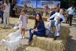 Amsterdam 10 juni 2015
Premiere Apenstreken bij kinderboederij in amsterdamse bos met oa Yvon Jaspers en Kim Lian v d Meij. Kim Lian v d Meij met man Daniel en kinderen
