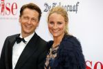 Amsterdam 18 mei 2015
Premiere de surprise van Mike v Diem met in de hoofdrollen Georgina Verbaan en Jeroen v Koningsbrugge. De premiere was in Tuschinski. Lieke v Lexmond met vriend Bas v Veggel