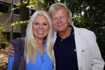Hilversum 1 mei 2015
Boek presentatie van LUV. Marga Scheide en Jose Hoebee zijn aanwezig in de wisseloord studio's.
Peter Boonstra is de maker van het boek.