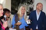 Hilversum 1 mei 2015
Boek presentatie van LUV. Marga Scheide en Jose Hoebee zijn aanwezig in de wisseloord studio's.
Peter Boonstra is de maker van het boek.