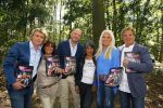 Hilversum 1 mei 2015
Boek presentatie van LUV. Marga Scheide en Jose Hoebee zijn aanwezig in de wisseloord studio's.
Peter Boonstra is de maker van het boek.