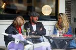 Amsterdam 29 mei 2015 
Maria Kooistra met een vriend op terras.