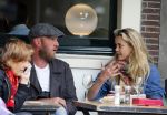 Amsterdam 29 mei 2015 
Maria Kooistra met een vriend op terras.