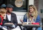 Amsterdam 29 mei 2015 
Maria Kooistra met een vriend op terras.