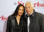 Amsterdam 18 mei 2015
Premiere de surprise van Mike v Diem met in de hoofdrollen Georgina Verbaan en Jeroen v Koningsbrugge. De premiere was in Tuschinski. Marion Bloem met man
