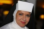 Amsterdam 11 mei 2015     
Presentaie castleden van de nieuwe stukken van Dommelgraaf en Cornelisse productions in de Meervaart.
Mariska v Kolck als non