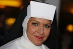 Amsterdam 11 mei 2015     
Presentaie castleden van de nieuwe stukken van Dommelgraaf en Cornelisse productions in de Meervaart.
Mariska v Kolck als non