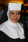 Amsterdam 11 mei 2015     
Presentaie castleden van de nieuwe stukken van Dommelgraaf en Cornelisse productions in de Meervaart.
Mariska v Kolck als non