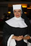 Amsterdam 11 mei 2015     
Presentaie castleden van de nieuwe stukken van Dommelgraaf en Cornelisse productions in de Meervaart.
Mariska v Kolck als non