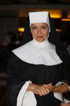 Amsterdam 11 mei 2015     
Presentaie castleden van de nieuwe stukken van Dommelgraaf en Cornelisse productions in de Meervaart.
Mariska v Kolck als non