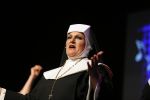Amsterdam 11 mei 2015     
Presentaie castleden van de nieuwe stukken van Dommelgraaf en Cornelisse productions in de Meervaart. Marjolein Touw