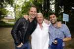 Blaricum 14 juni 2015
Rene Froger heeft een surprise feestje voor zijn vrouw Natasja georganiseerd voor haar 50e verjaardag. Het feest vindt plaats in de tuin van hun huis. Mark van Achterberg met partner en Charlie Jansen