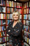 Amsterdam 12 mei 2015
Presentatie nieuwe boek Marian Mudder. Martine Sadifort krijgt het eerste exemplaar