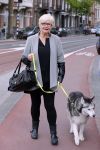 Amsterdam 26 mei 2015
Presenatie boek Bastiaan Ragas. Hij reikt het eerste boek uit aan zijn vader. Tooske Ragas en hun kinderen zijn ook aanwezig in cafe Gruter. Mathilde Santing met hond