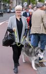 Amsterdam 26 mei 2015
Presenatie boek Bastiaan Ragas. Hij reikt het eerste boek uit aan zijn vader. Tooske Ragas en hun kinderen zijn ook aanwezig in cafe Gruter. Mathilde Santing met hond