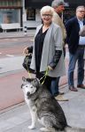Amsterdam 26 mei 2015
Presenatie boek Bastiaan Ragas. Hij reikt het eerste boek uit aan zijn vader. Tooske Ragas en hun kinderen zijn ook aanwezig in cafe Gruter. Mathilde Santing met hond