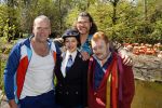 Alphen aan de Rijn 7 mei 2015
Patrick Martens (Koen),Aad van Toor (Adriaan), Bas van Toor (Bassie) en Janouk Kelderman (Keet) tijdens de opnamedag van de nieuwe speelfilm Keet & Koen en de speurtocht naar Bassie & Adriaan . Peter Sterk, Miryanna v Reeden, Fedor v Rossem en Fabian Jansen