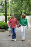Blaricum 14 juni 2015
Rene Froger heeft een surprise feestje voor zijn vrouw Natasja georganiseerd voor haar 50e verjaardag. Het feest vindt plaats in de tuin van hun huis. Natasja met kleindochter Charlie