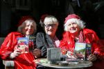 Amsterdam 12 mei 2015  
Nelly Frijda met 2 ex prostituees (ouwehoeren) Louise Fokkens en Martine Fokkens op terras