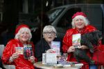 Amsterdam 12 mei 2015  
Nelly Frijda met 2 ex prostituees (ouwehoeren) Louise Fokkens en Martine Fokkens op terras