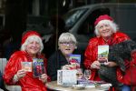 Amsterdam 12 mei 2015  
Nelly Frijda met 2 ex prostituees (ouwehoeren) Louise Fokkens en Martine Fokkens op terras
